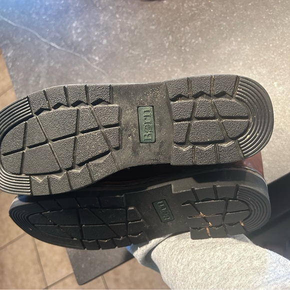 Born burgundy/reddish in color rising boot. - Picture 4 of 8